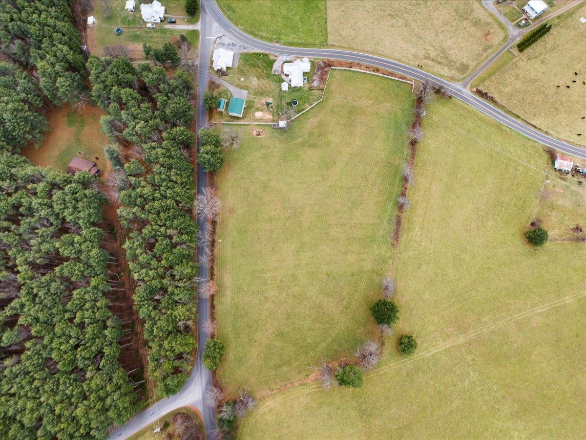 3517 Daniels Run Road NE Pilot VA 24138