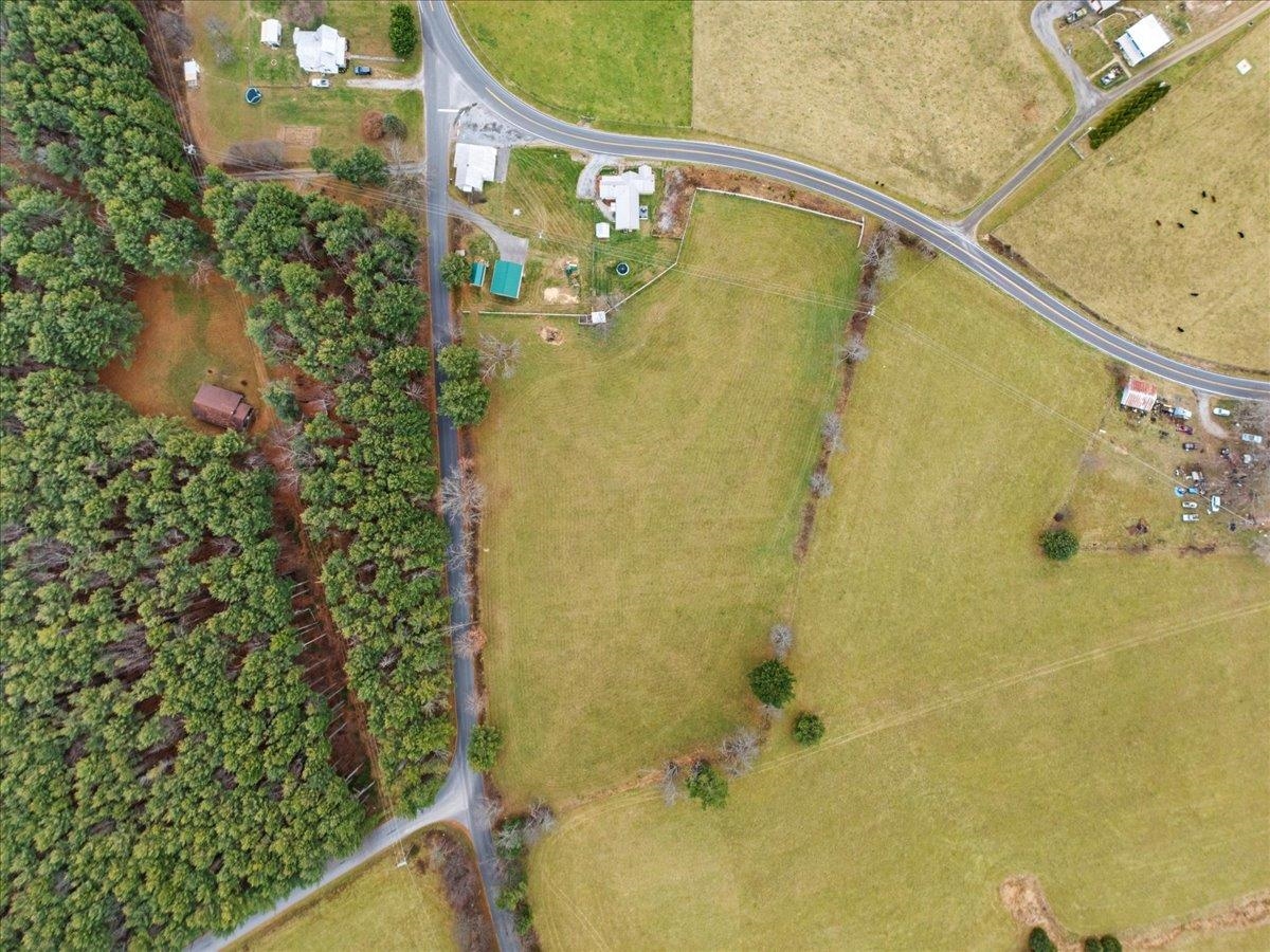 3517 Daniels Run Road NE Pilot VA 24138