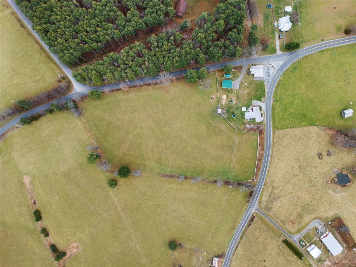 3517 Daniels Run Road NE Pilot VA 24138