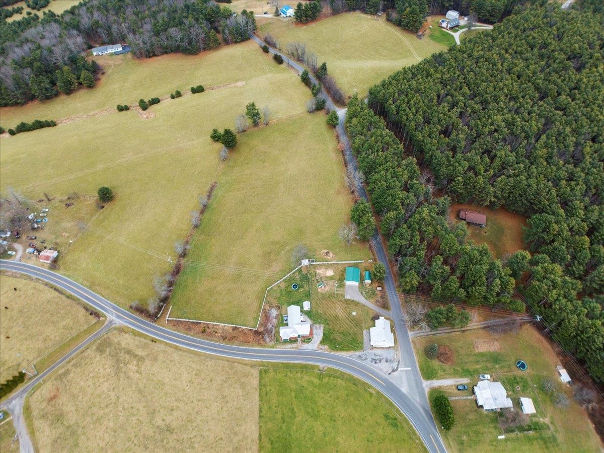 3517 Daniels Run Road NE Pilot VA 24138