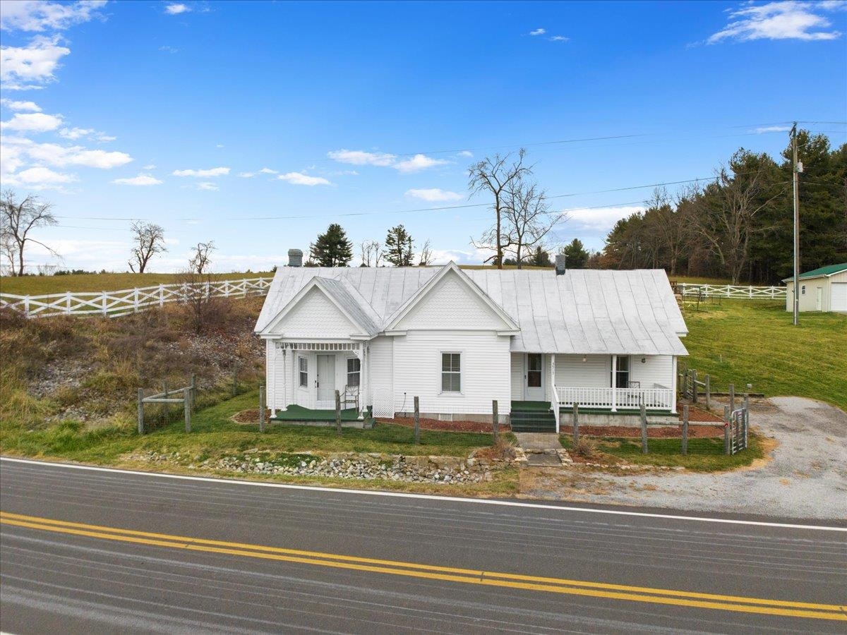 3517 Daniels Run Road NE Pilot VA 24138