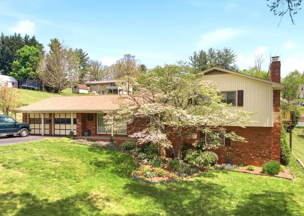 508 Lawndale Drive Pearisburg VA 24134