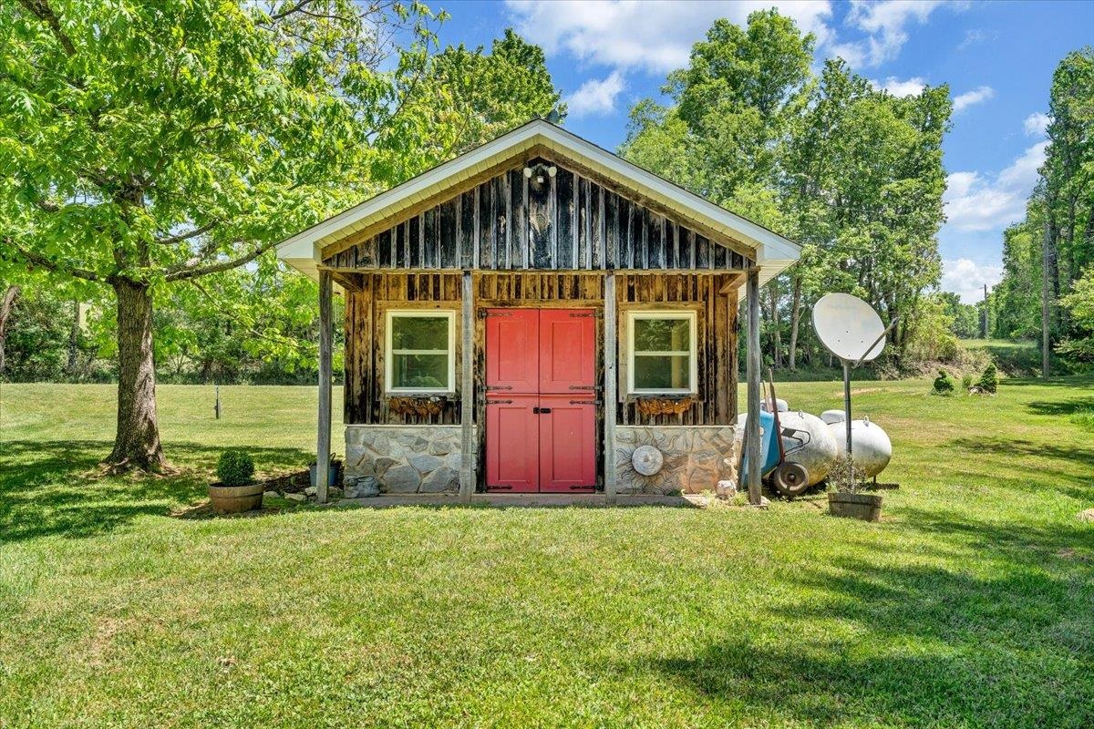 674 Old Furnace Road SW Floyd VA 24091