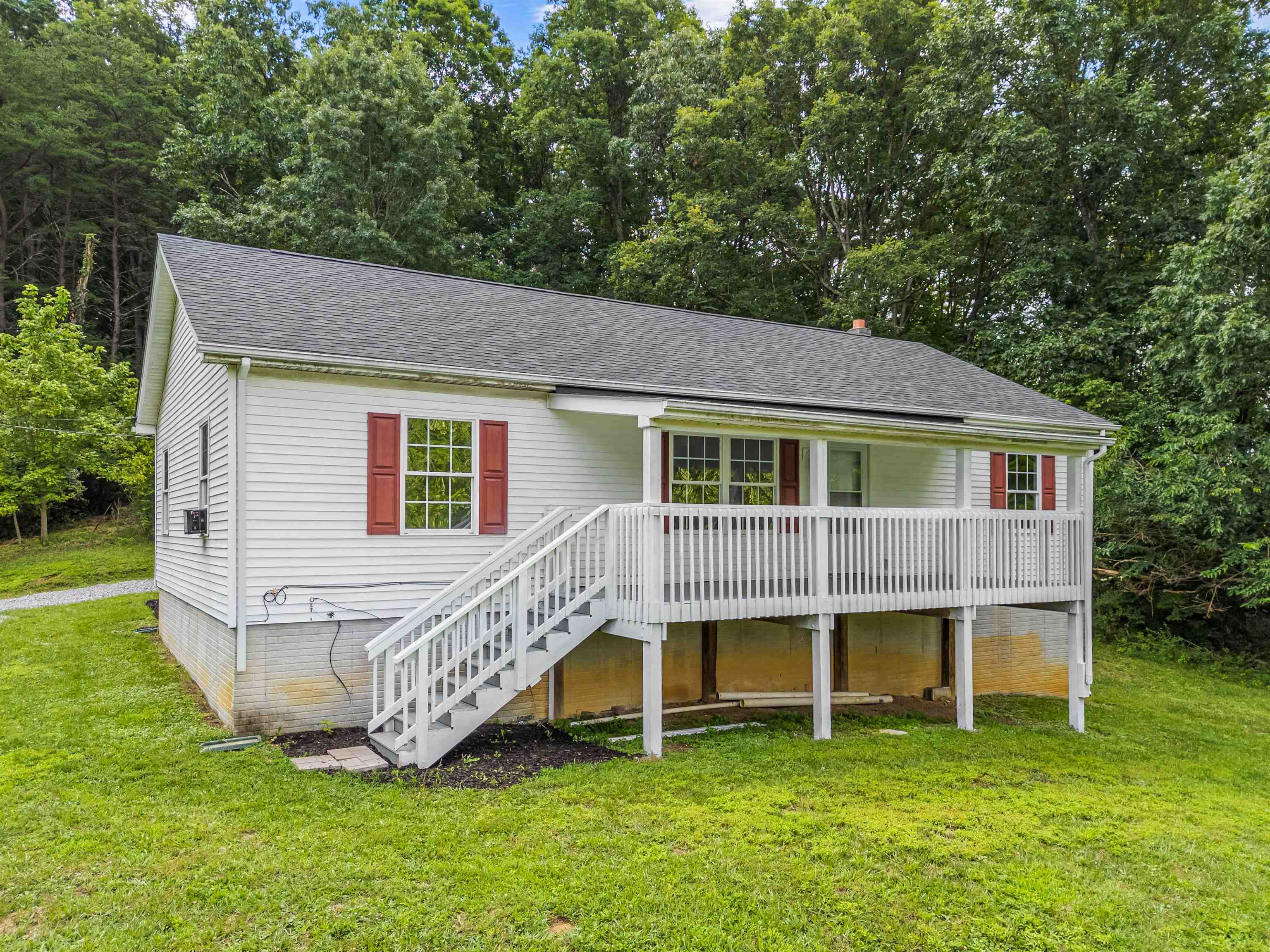 6642 Ferrell Road Belspring VA 24058