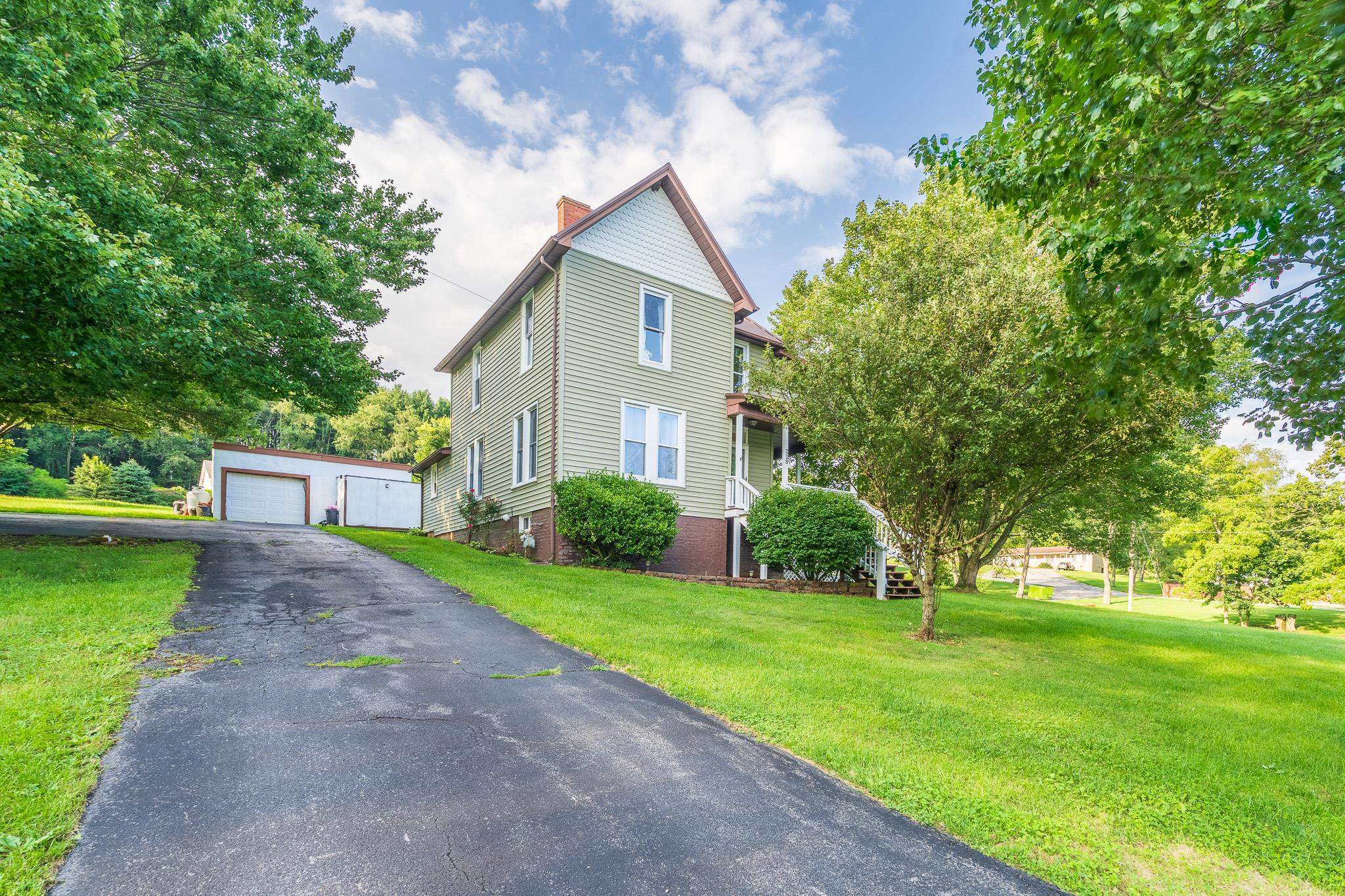 218 Richmond Avenue Rural Retreat VA 24368