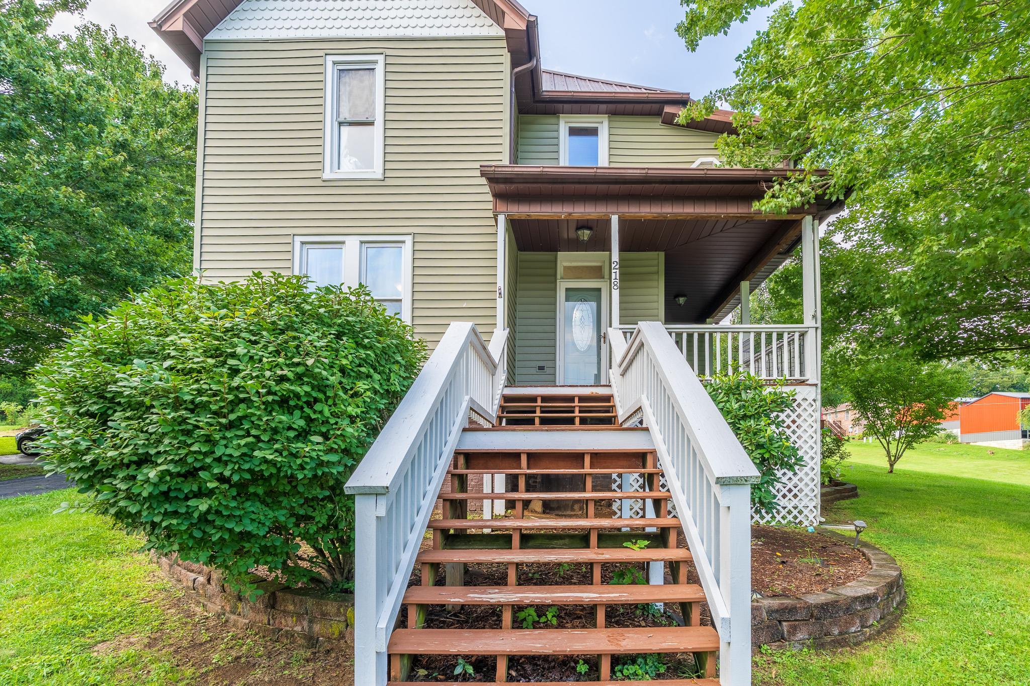 218 Richmond Avenue Rural Retreat VA 24368