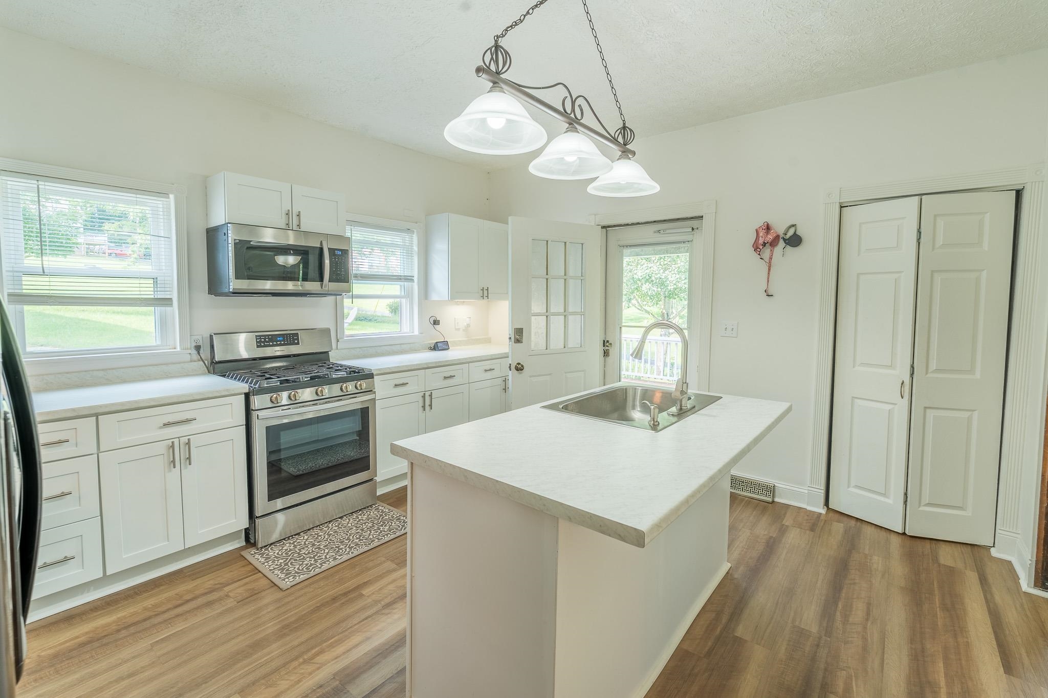 218 Richmond Avenue Rural Retreat VA 24368