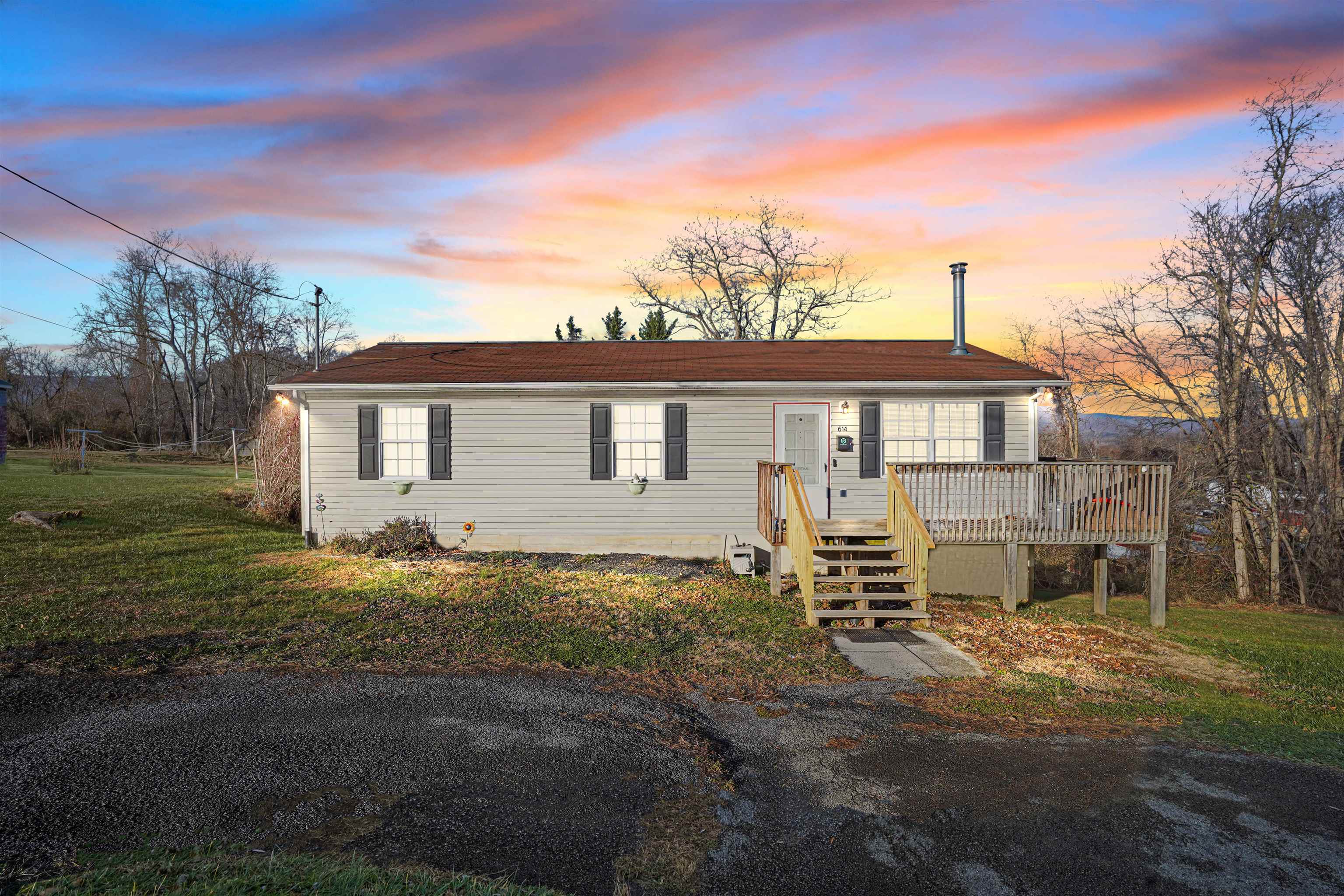 614 Morris Avenue Pearisburg VA 24134