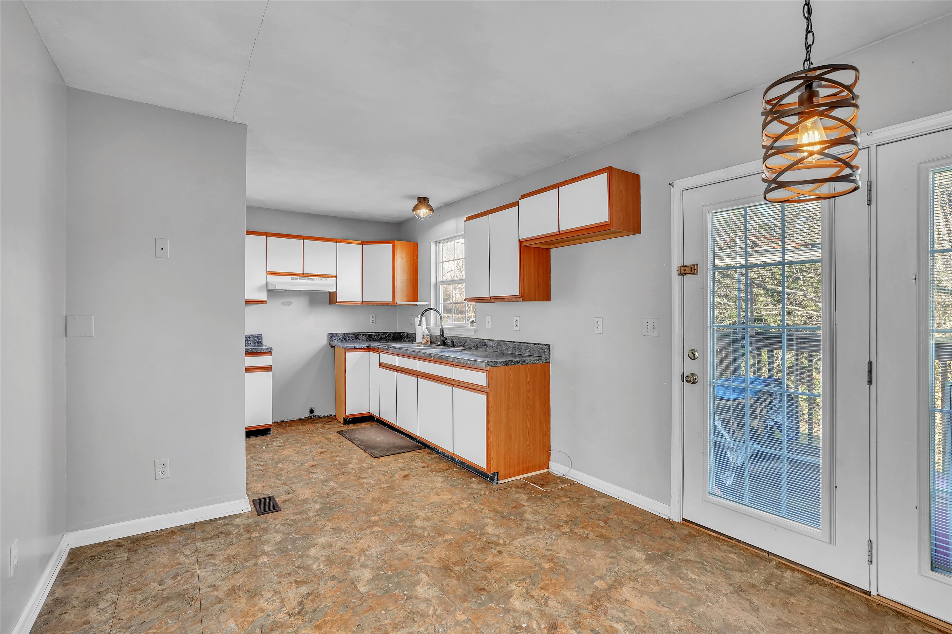 614 Morris Avenue Pearisburg VA 24134