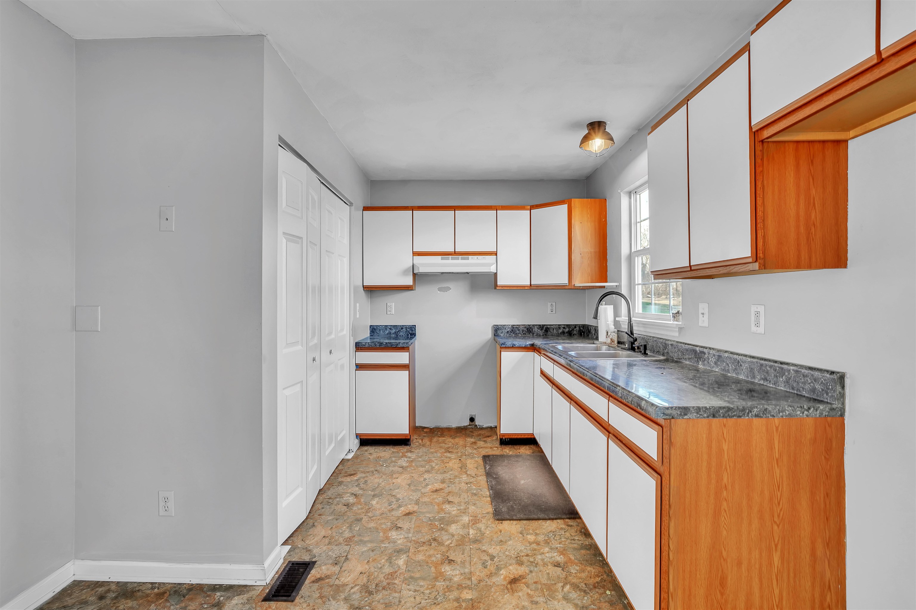 614 Morris Avenue Pearisburg VA 24134