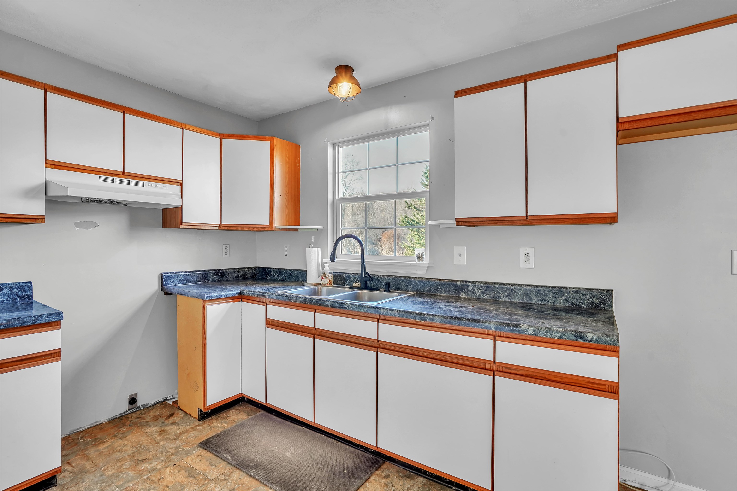 614 Morris Avenue Pearisburg VA 24134