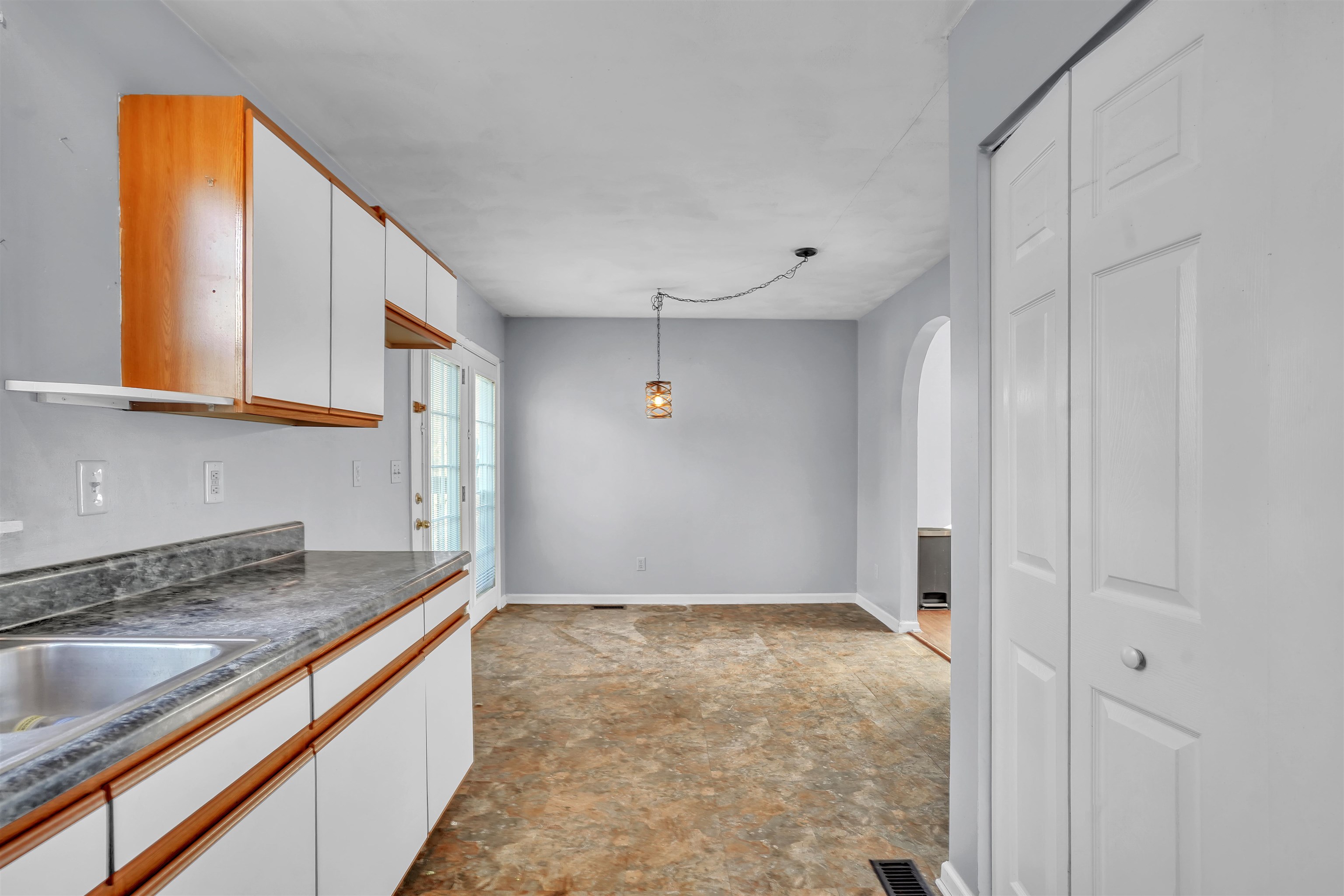 614 Morris Avenue Pearisburg VA 24134