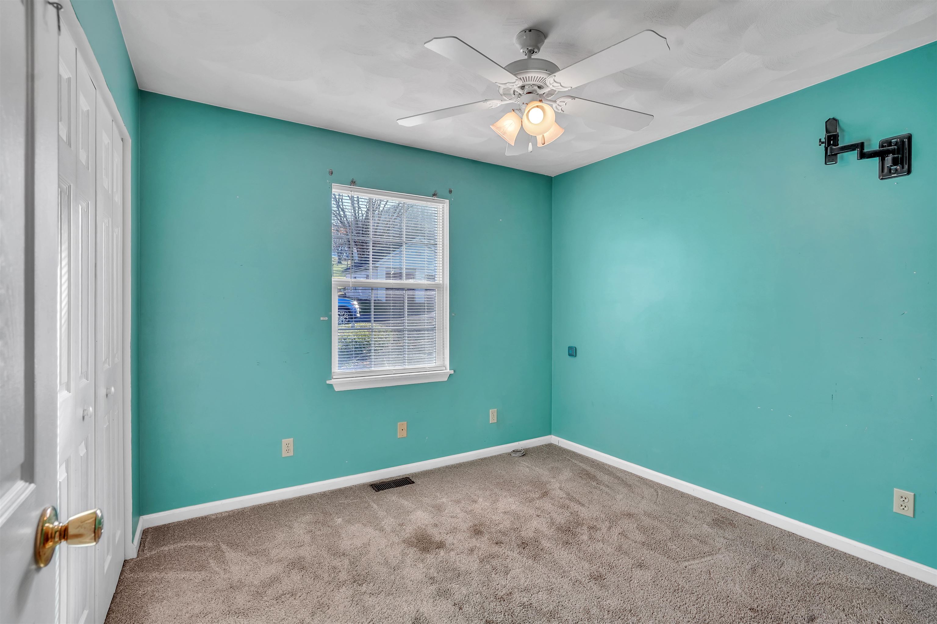 614 Morris Avenue Pearisburg VA 24134