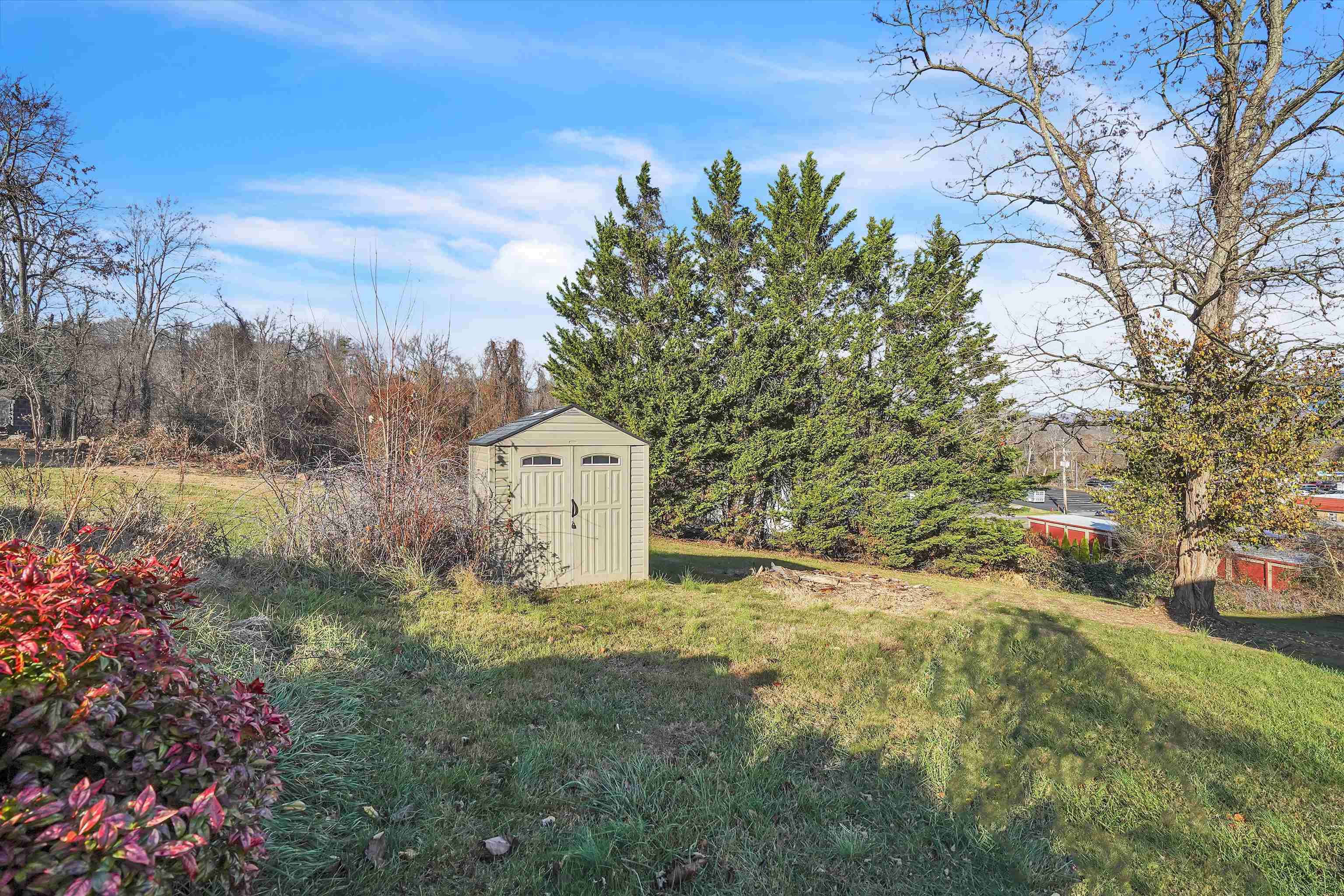 614 Morris Avenue Pearisburg VA 24134