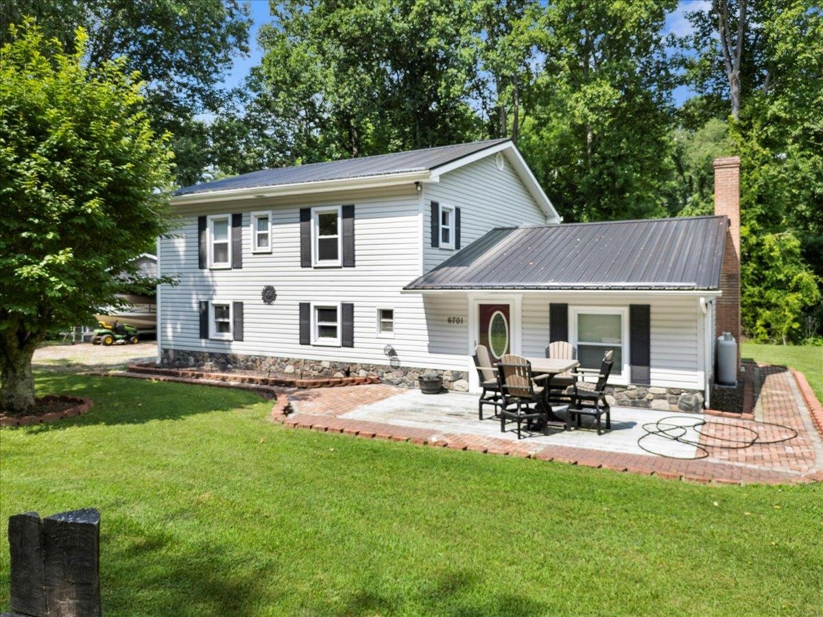 6701 Owens Road Radford VA 24141