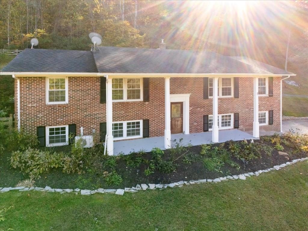 5661 Owens Road Radford VA 24141