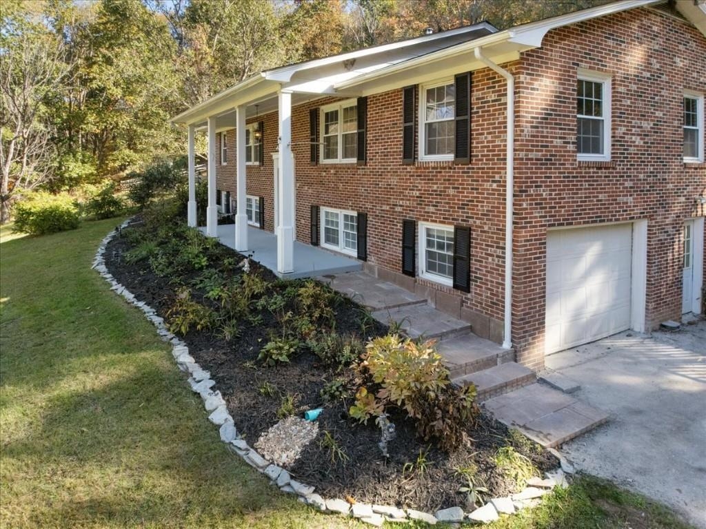 5661 Owens Road Radford VA 24141