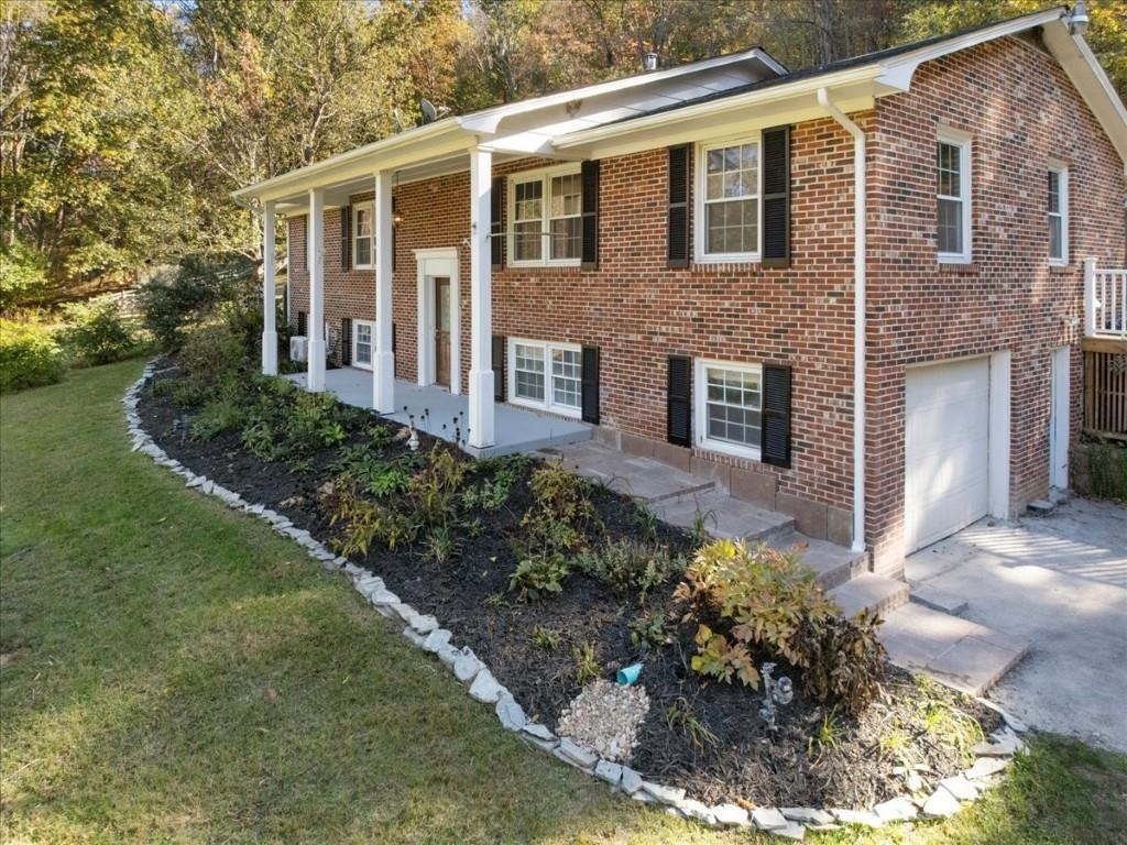 5661 Owens Road Radford VA 24141