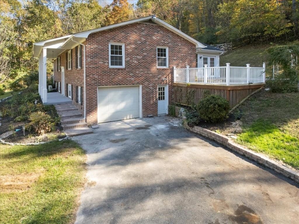 5661 Owens Road Radford VA 24141