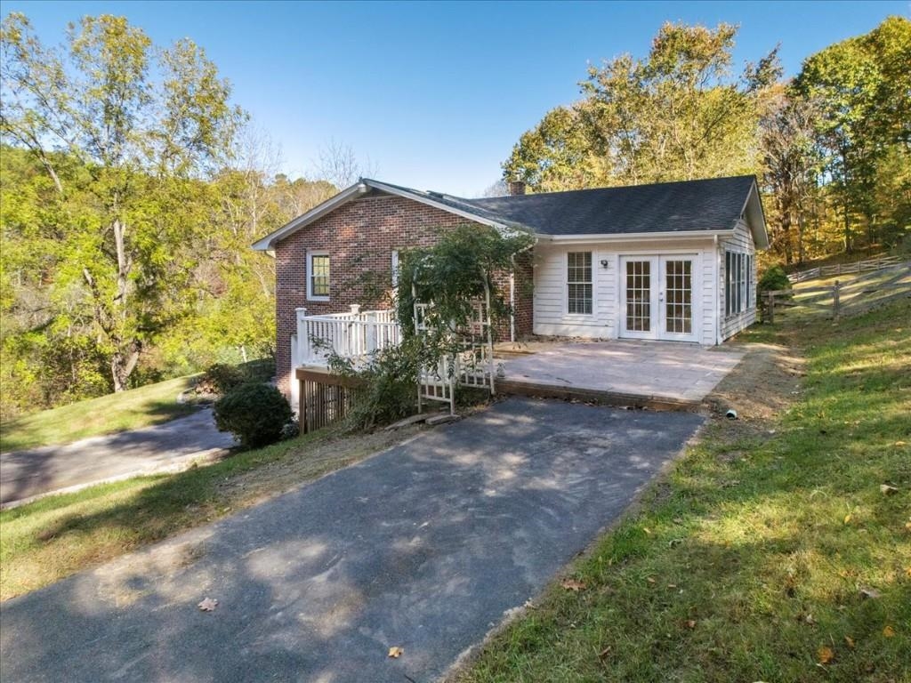 5661 Owens Road Radford VA 24141