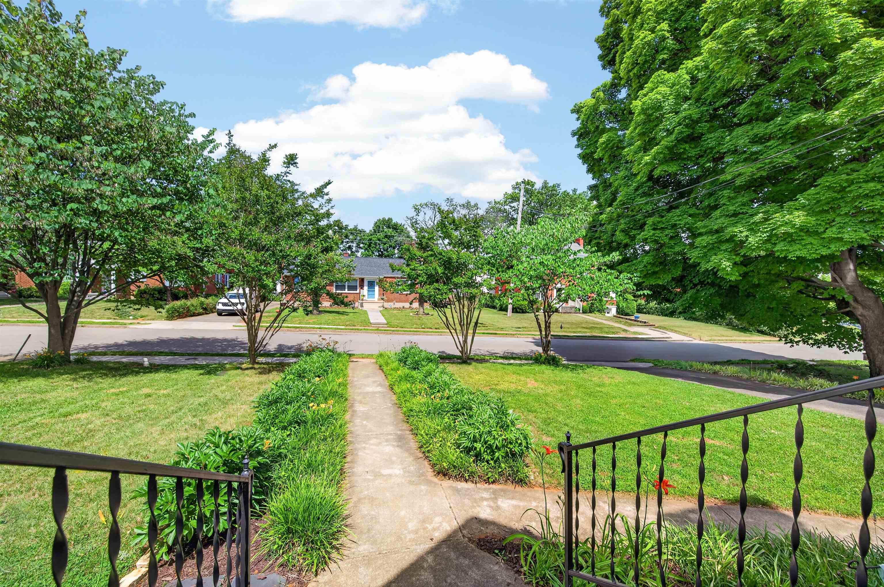 5214 Woodbury Street NW Roanoke VA 24012