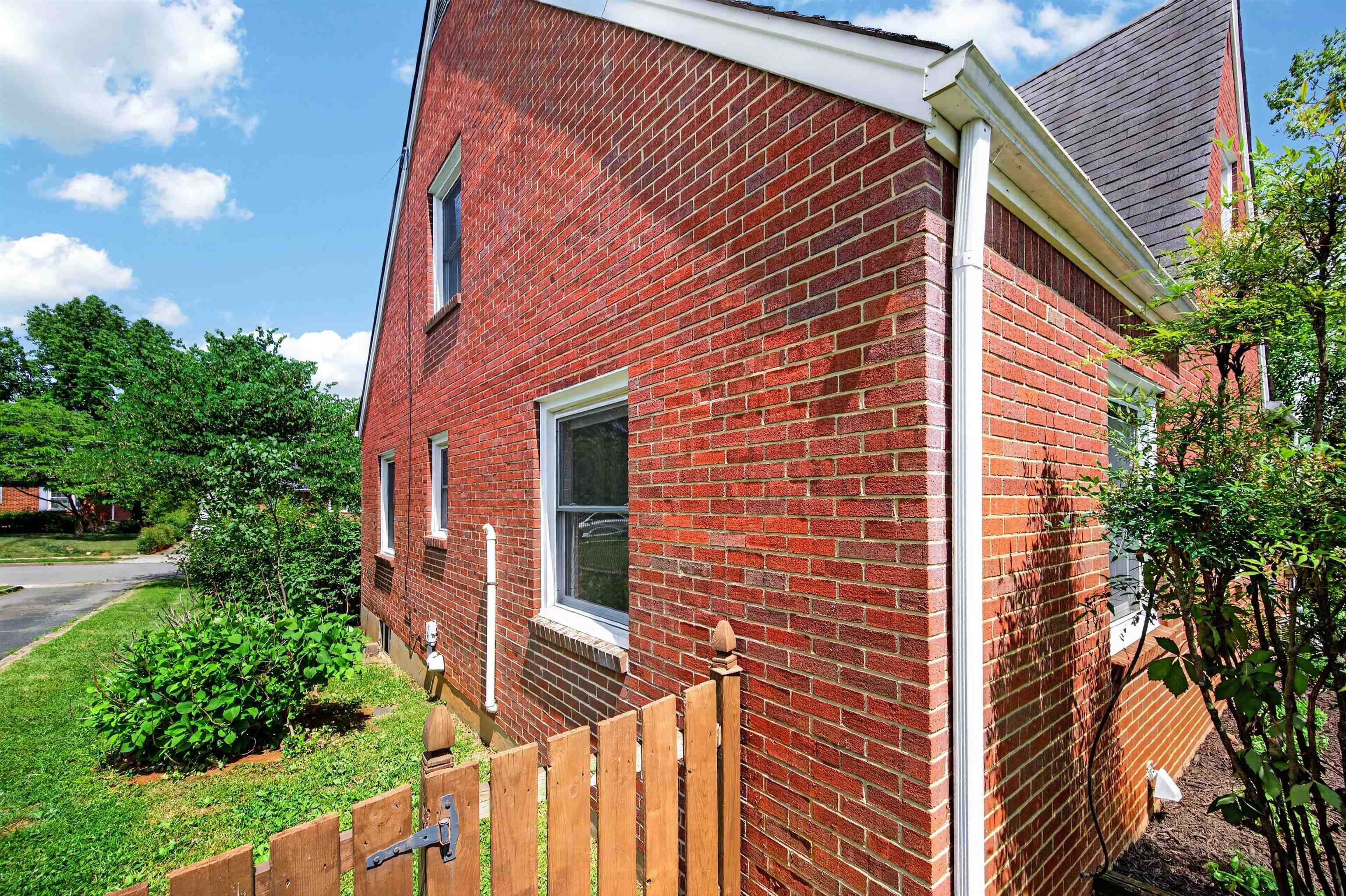 5214 Woodbury Street NW Roanoke VA 24012