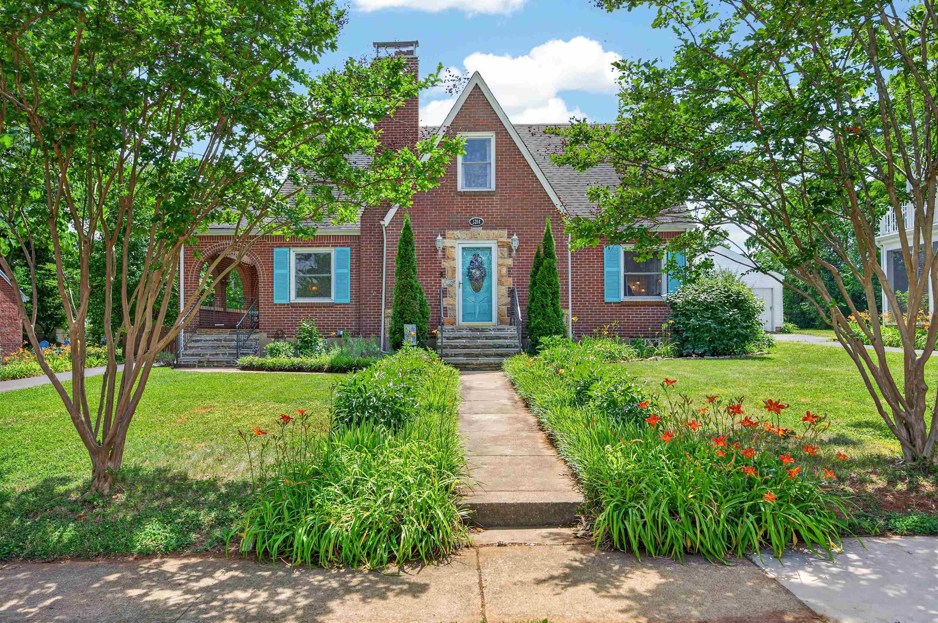 5214 Woodbury Street NW Roanoke VA 24012