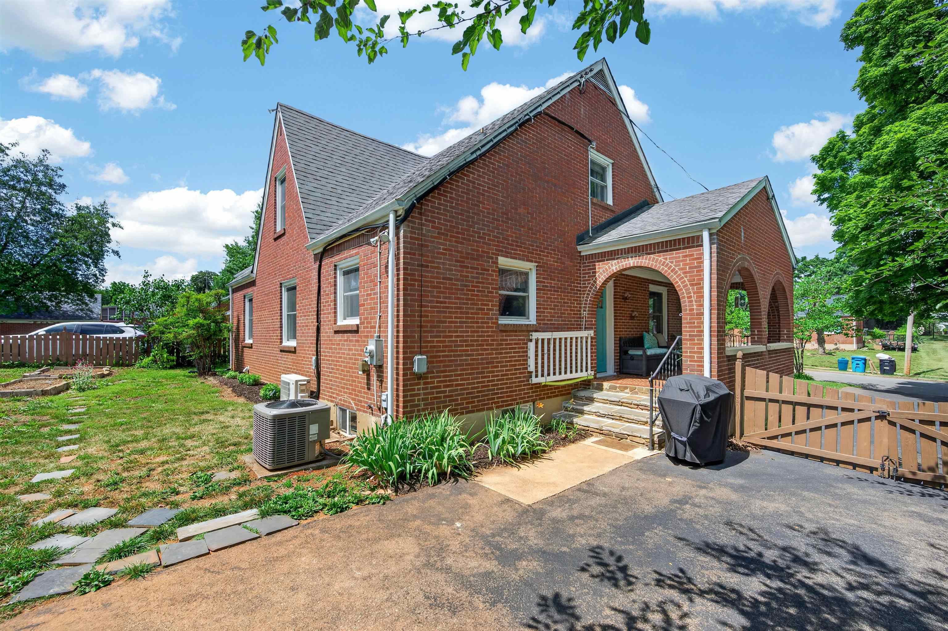 5214 Woodbury Street NW Roanoke VA 24012
