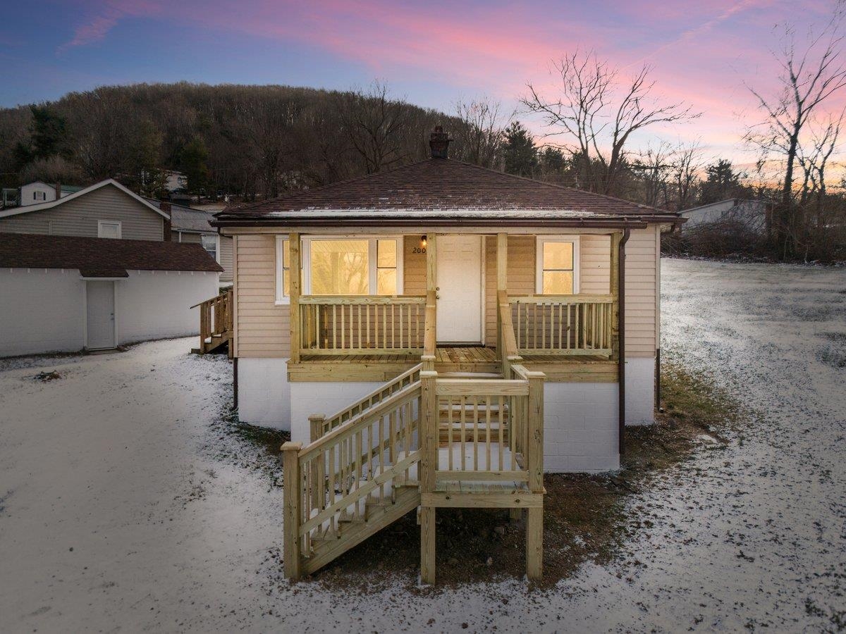 200 Cunningham Street Narrows VA 24124