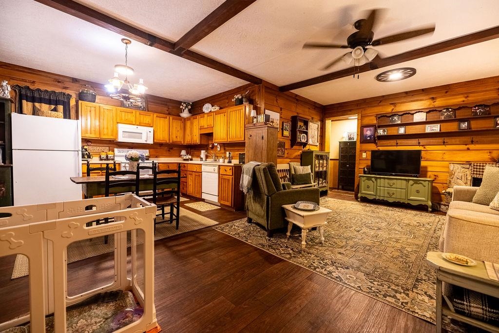 579 Volunteer Road Hillsville VA 24343