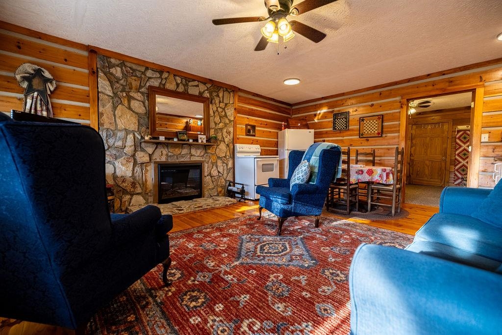 579 Volunteer Road Hillsville VA 24343