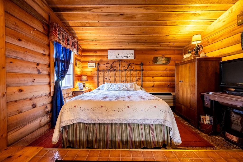 579 Volunteer Road Hillsville VA 24343