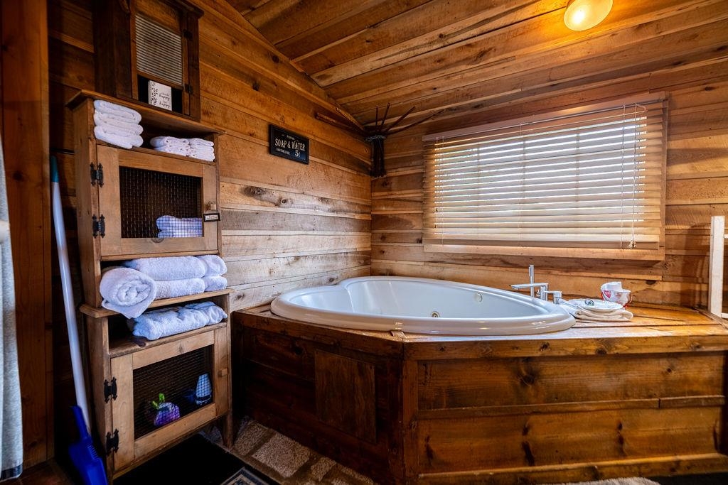 579 Volunteer Road Hillsville VA 24343