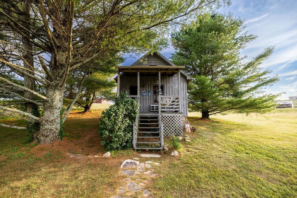 579 Volunteer Road Hillsville VA 24343
