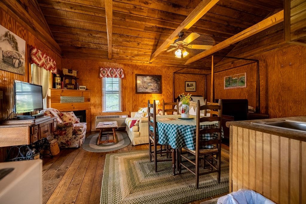 579 Volunteer Road Hillsville VA 24343
