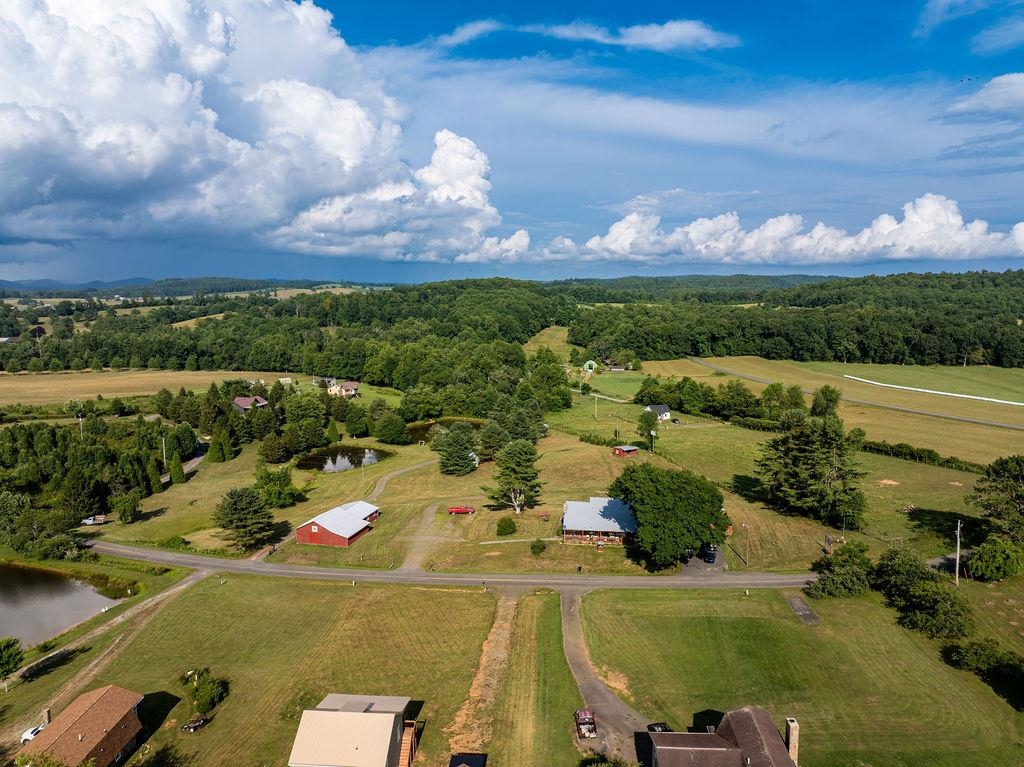 579 Volunteer Road Hillsville VA 24343