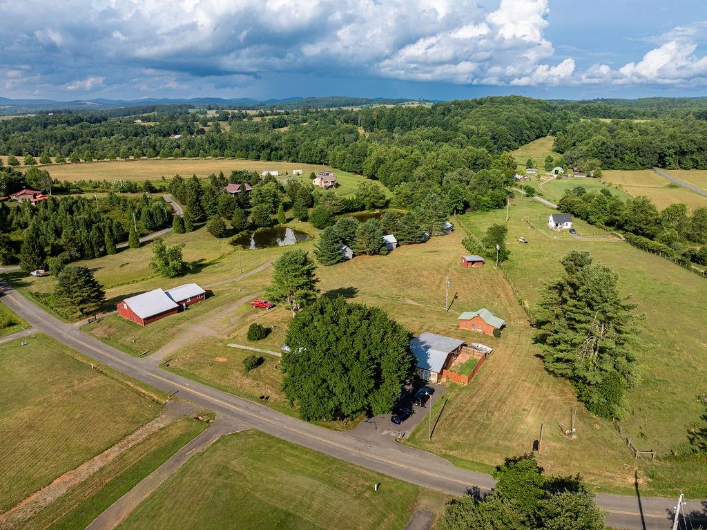 579 Volunteer Road Hillsville VA 24343