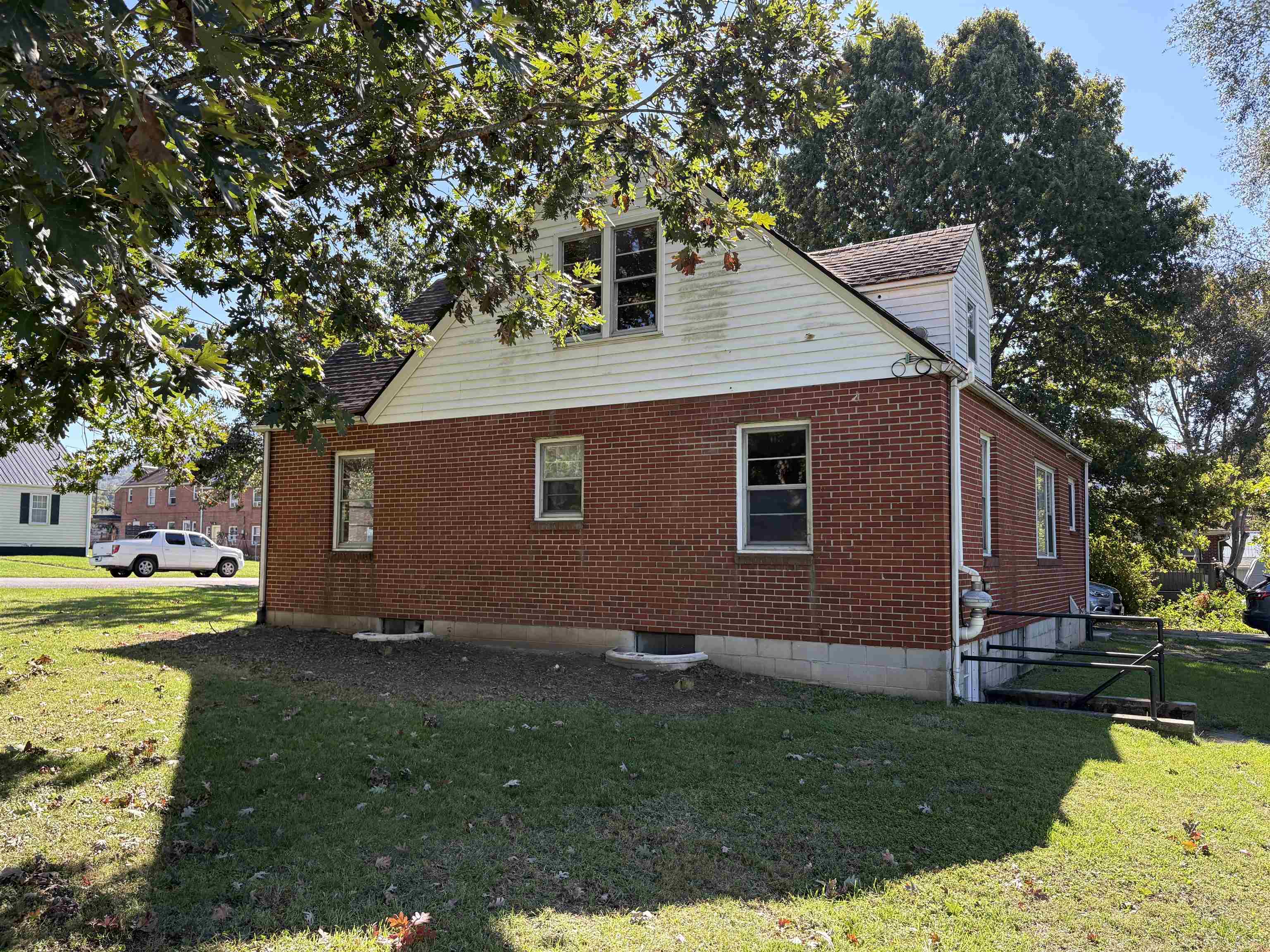 127 Roberta Street Narrows VA 24124