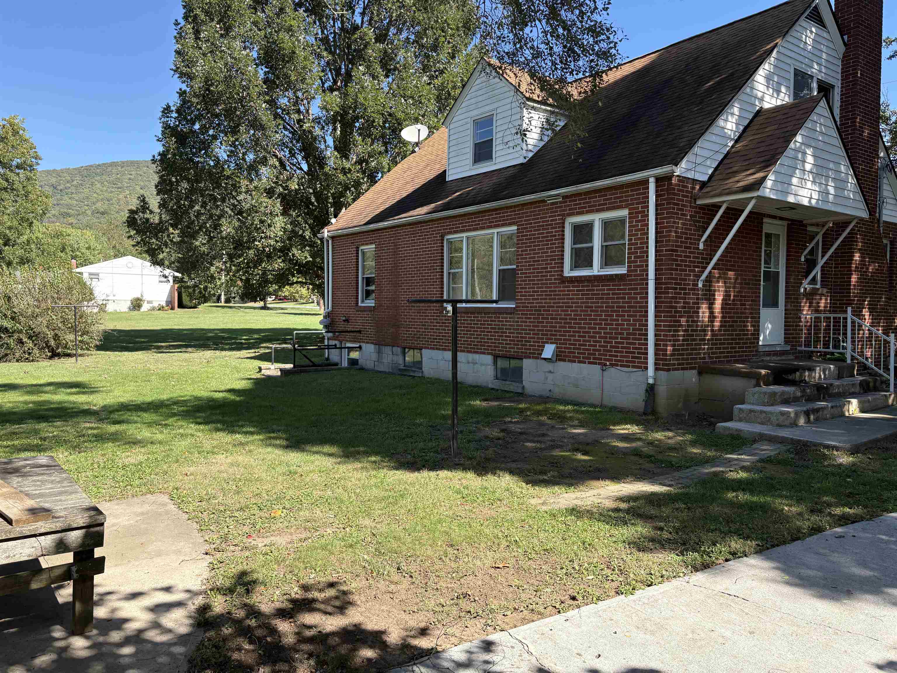 127 Roberta Street Narrows VA 24124