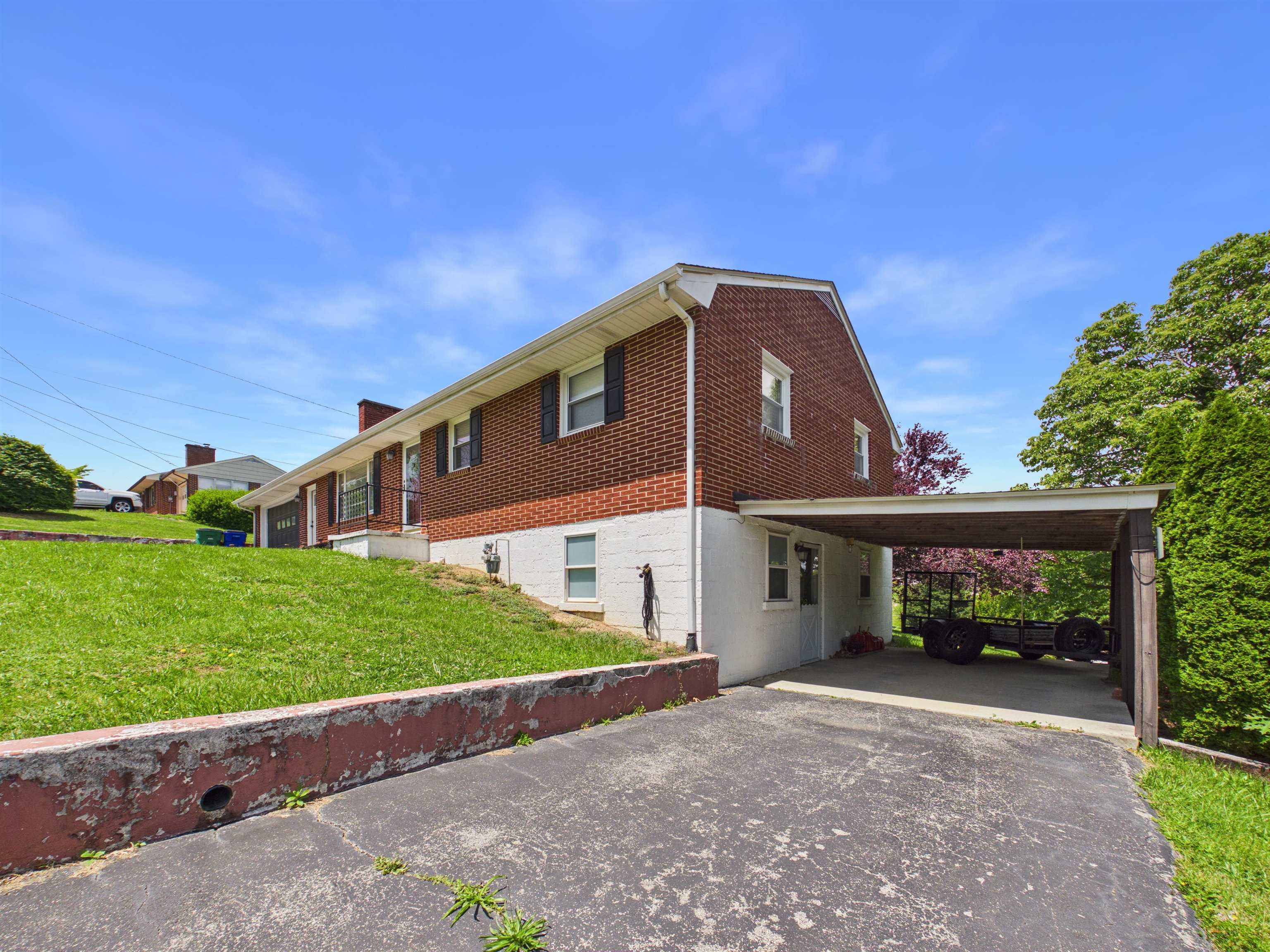 85 Wades Lane Christiansburg VA 24073