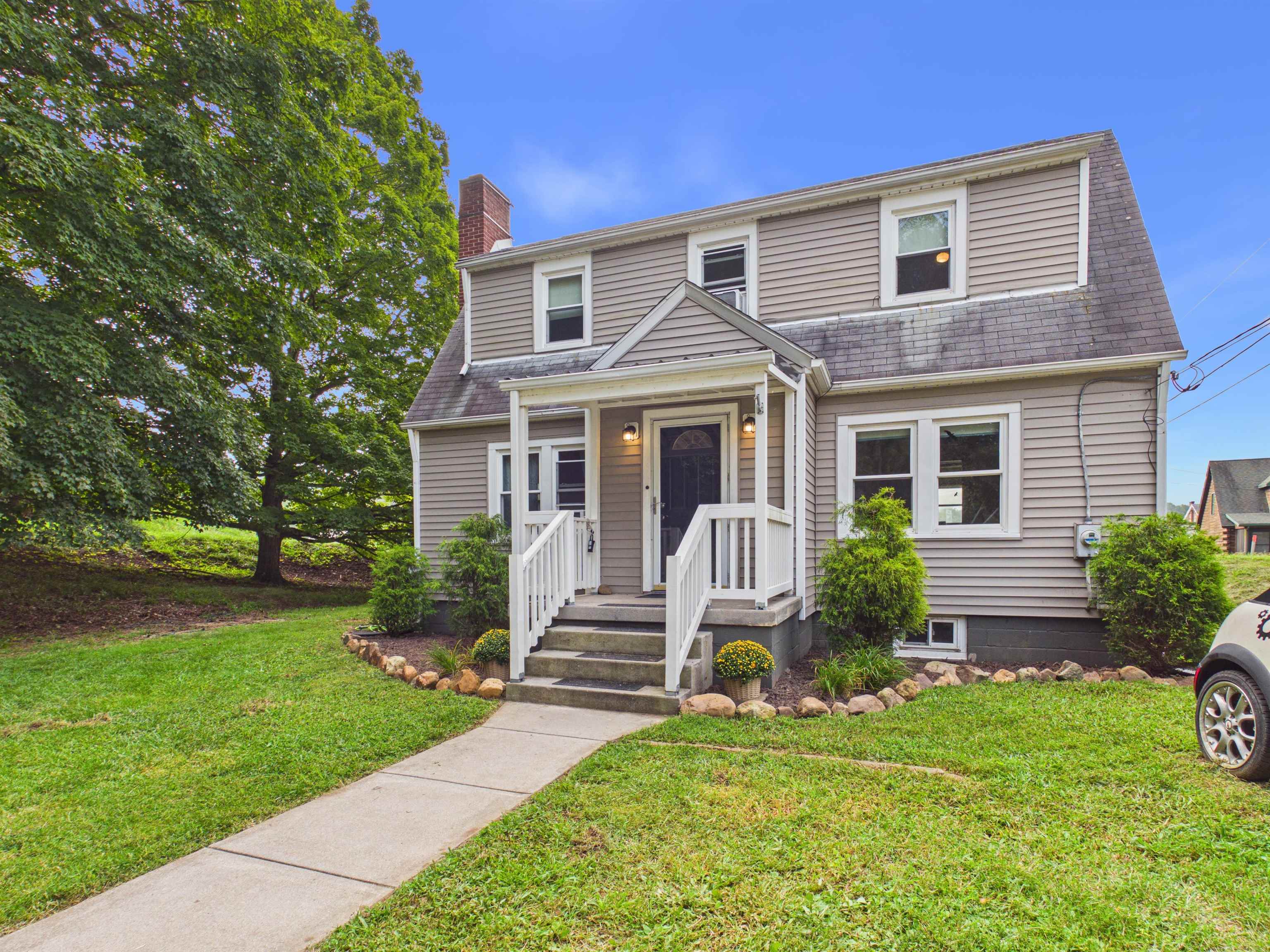 105 Washington Street Pembroke VA 24136