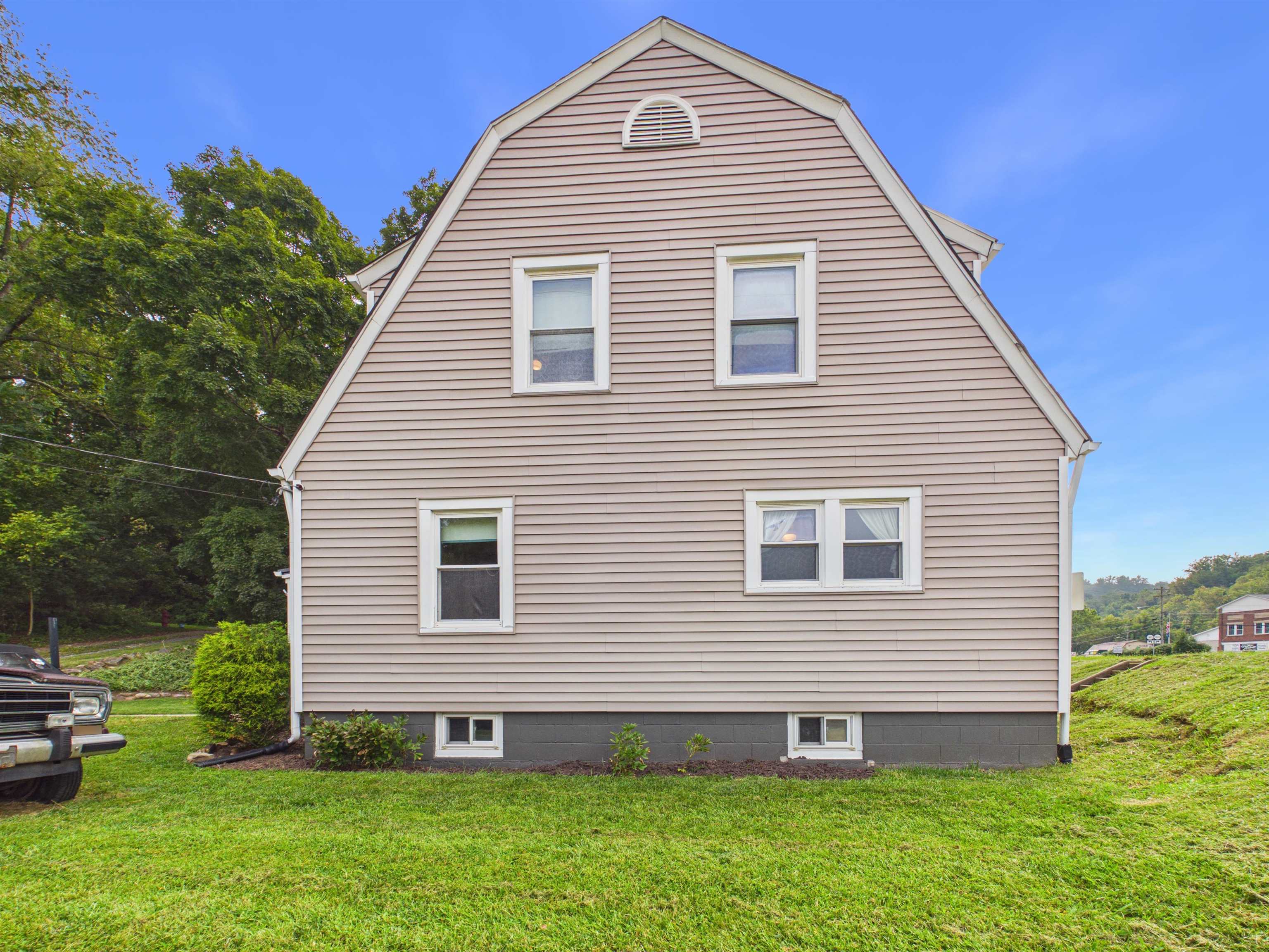 105 Washington Street Pembroke VA 24136