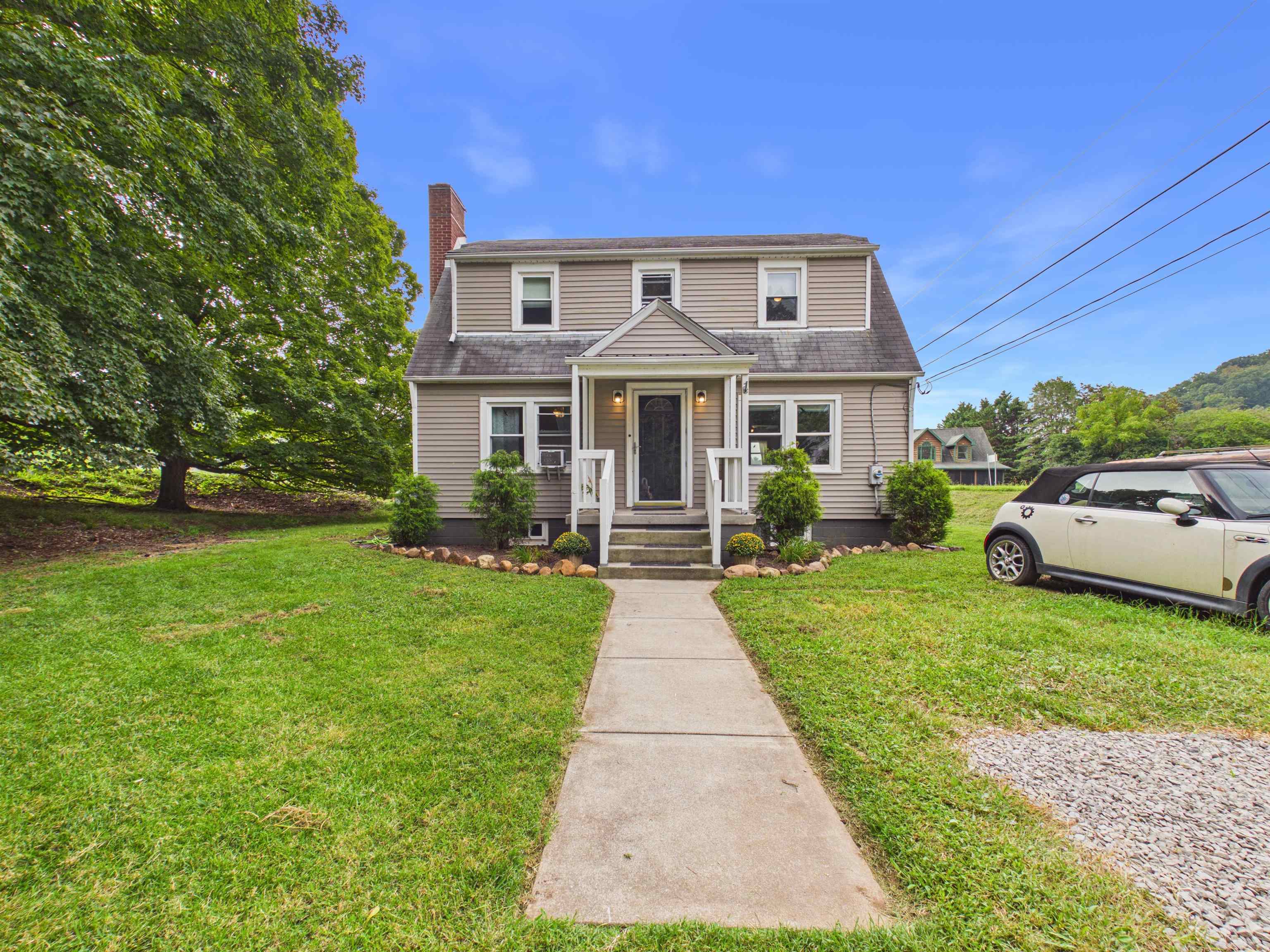 105 Washington Street Pembroke VA 24136
