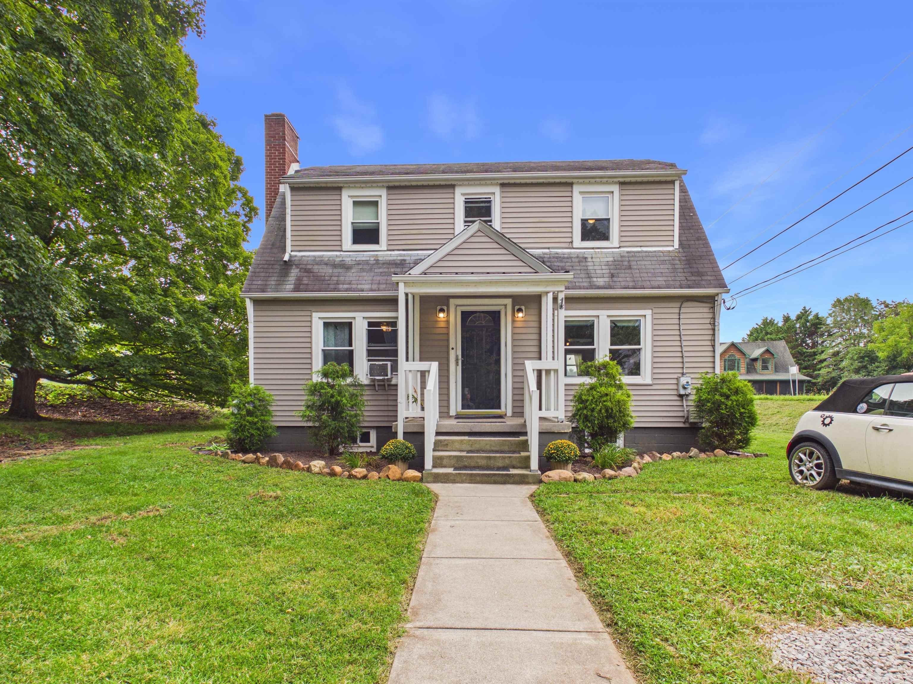 105 Washington Street Pembroke VA 24136