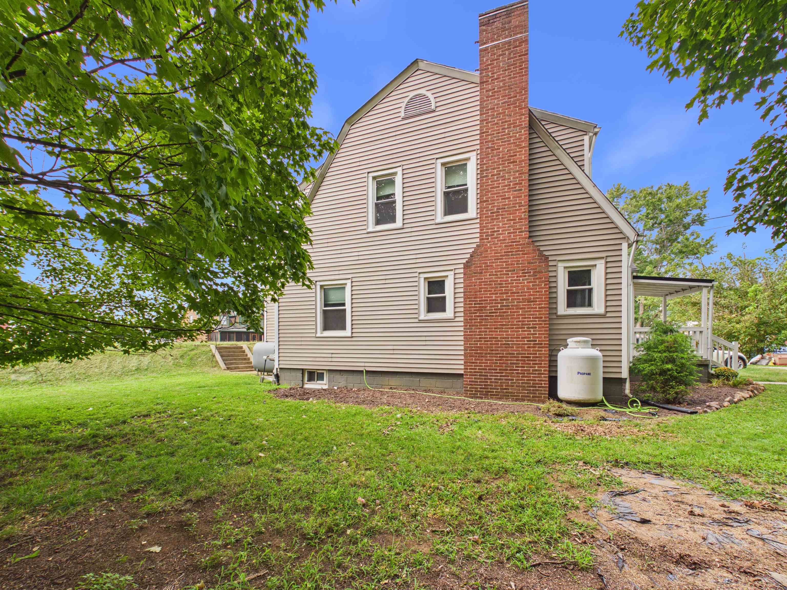 105 Washington Street Pembroke VA 24136