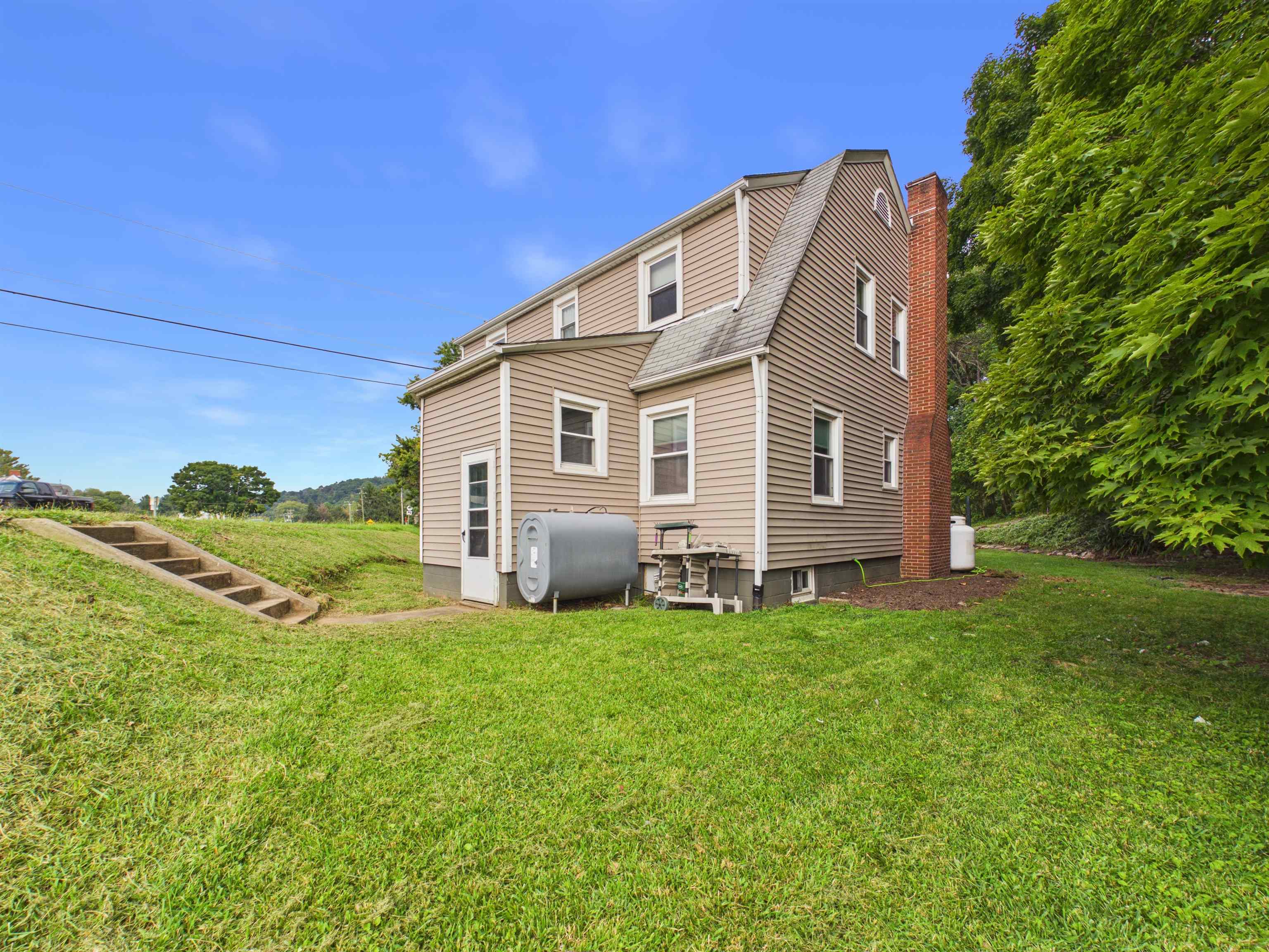 105 Washington Street Pembroke VA 24136