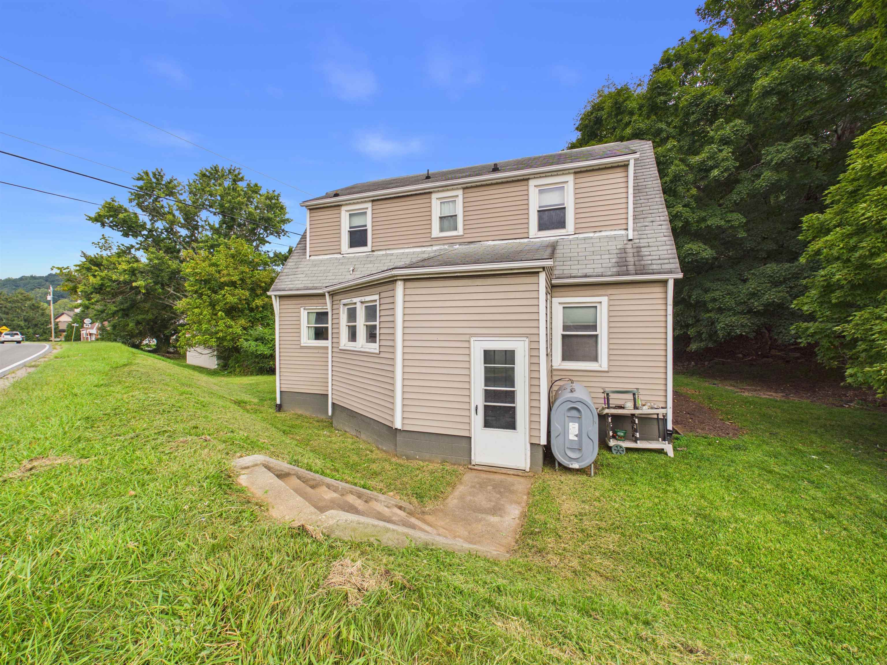 105 Washington Street Pembroke VA 24136