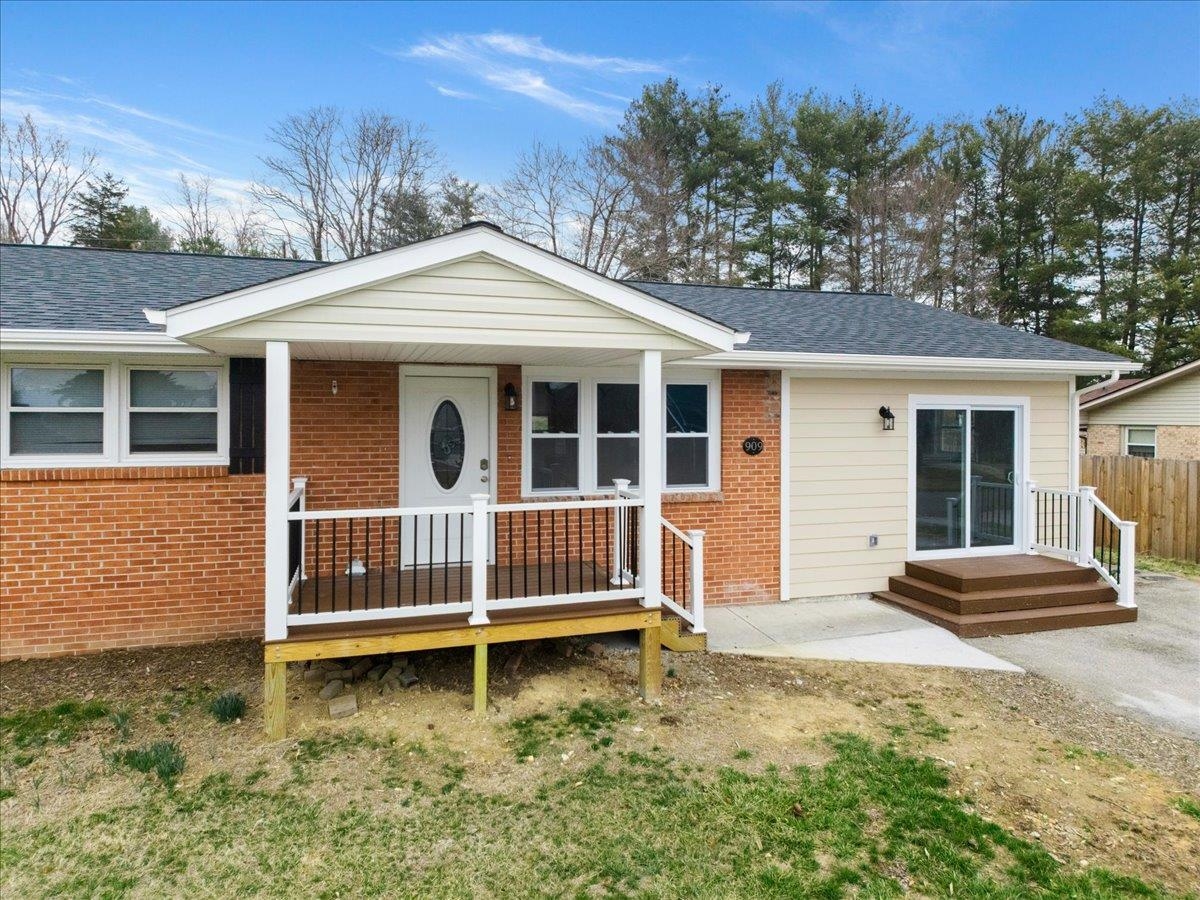 909 Custis Street Radford VA 24141