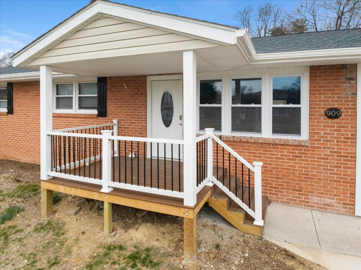 909 Custis Street Radford VA 24141