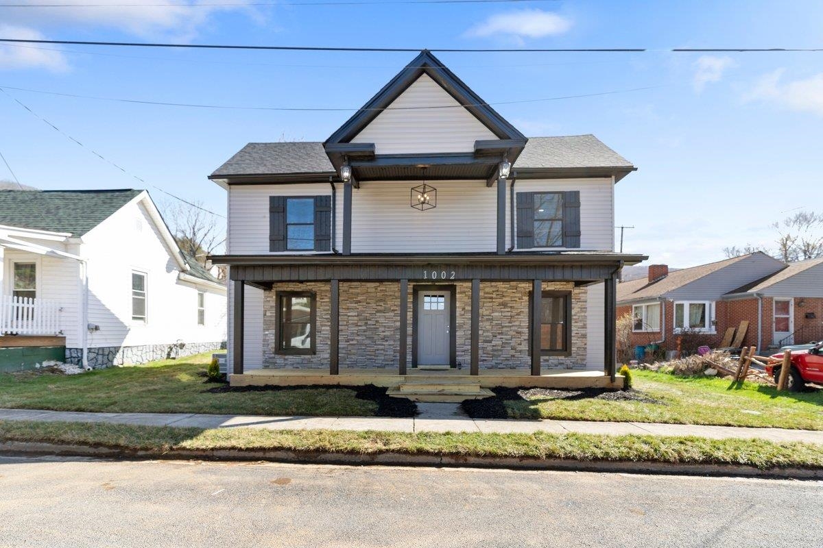 1002 Wolf Street Narrows VA 24124